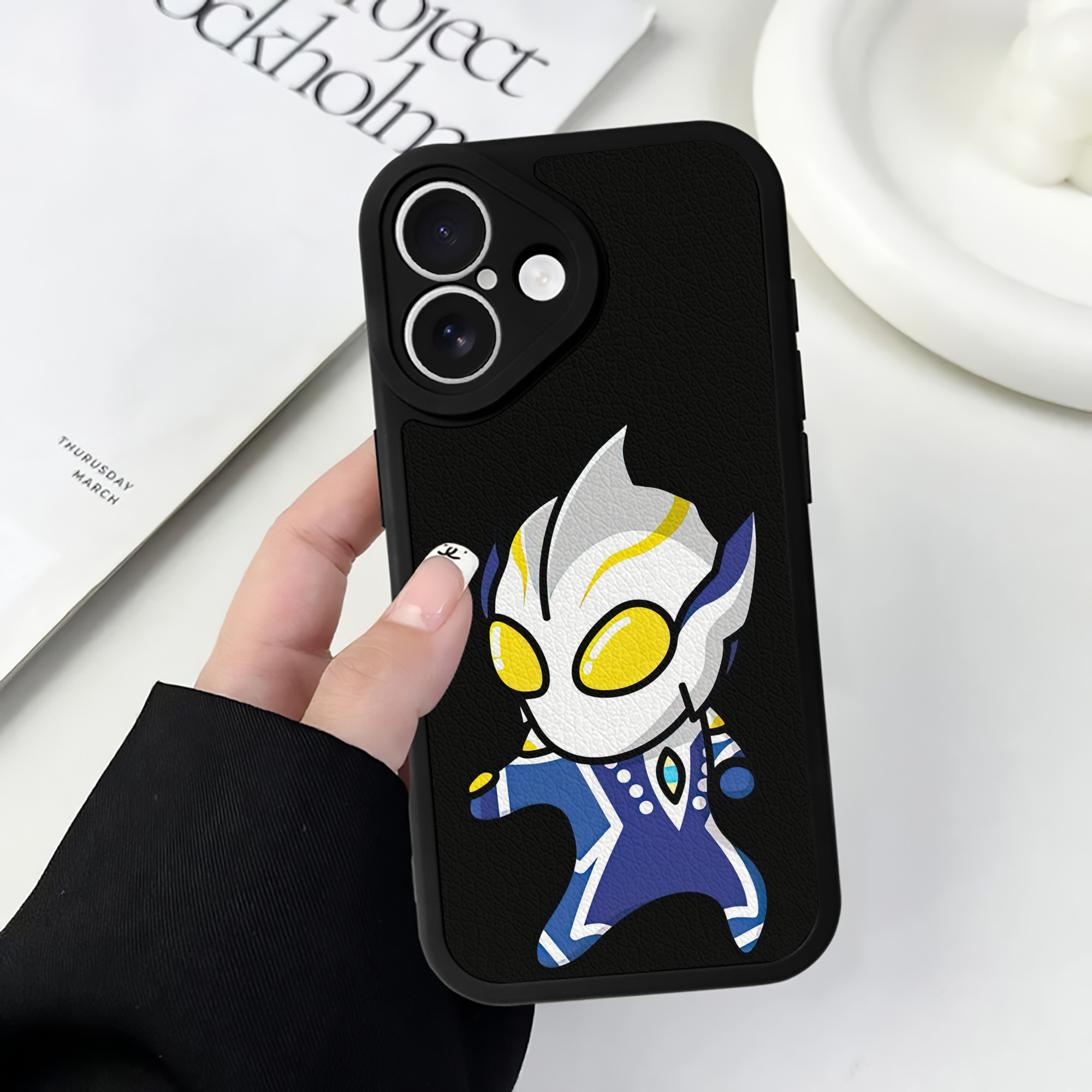 （画像用） ウルトラマン Ultraman 【iPhone 16シリーズ対応】シリコンスマホケース（レザー調） 材質：シリコン